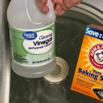 How to Clean Your Washing Machine with White Vinegar and Baking Soda