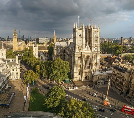 A recognisable Central London streetscape and property context